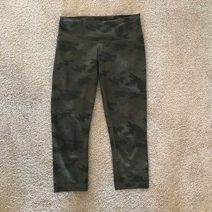 Lululemon cropped high intensity work out leggings